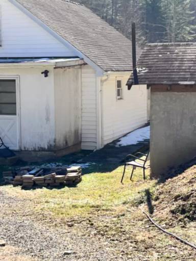 Main picture of 933 Hubert Taylor Rd