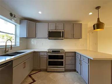 Main picture of 1107 NE 8th St