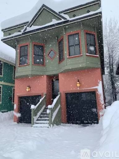 Main picture of 10049 SE River St
