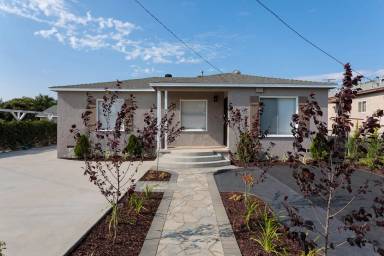 Main picture of 783 E Grand Ave