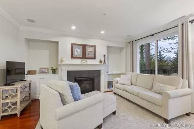 Main picture of 974 SW Shaker Pl