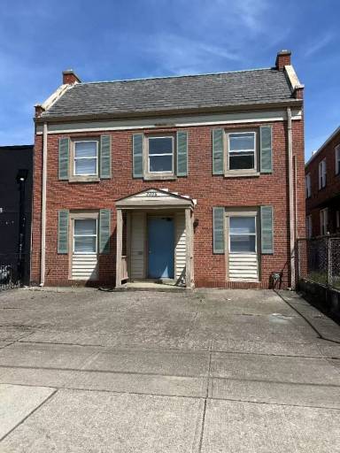 Main picture of 2206 Summit St