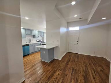 Main picture of 1530 E 14th St