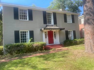 Main picture of 536 Elmwood St