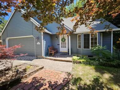 Main picture of 5806 SE Pine St