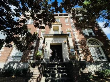 Main picture of 712 Louise Ave