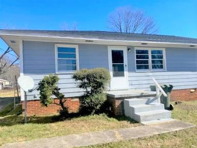 Main picture of 3704 Yanceyville St