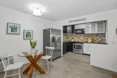 Main picture of 7980 Mission Center Ct