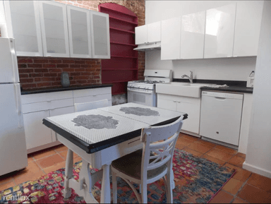 Main picture of 924 State St