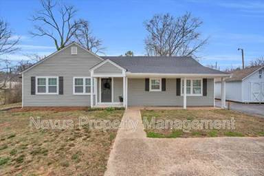 Main picture of 713 N Lakeshore Dr