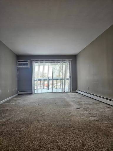 Main picture of 1049 S Main St
