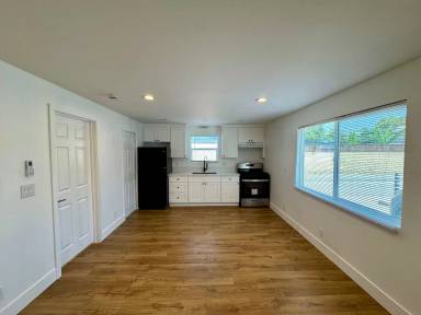 Main picture of 4542 N Lakewood Blvd