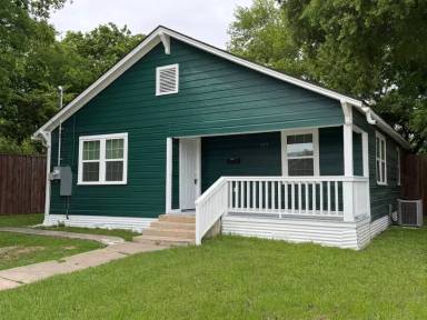 Main picture of 209 E Graham St