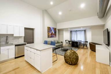Main picture of 33 S 11th St
