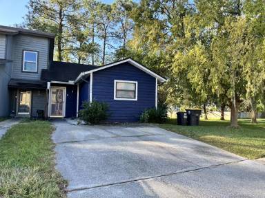 Main picture of 5584 Cabot Dr N