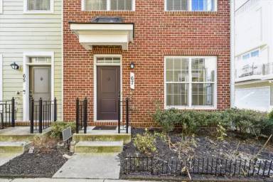 Main picture of 67 Linden Pl