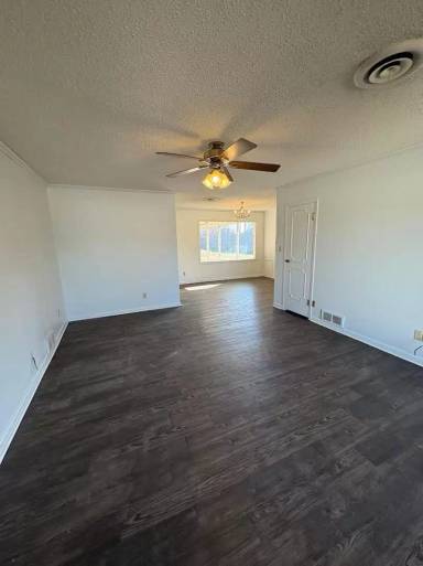 Main picture of 401 S Hoover St