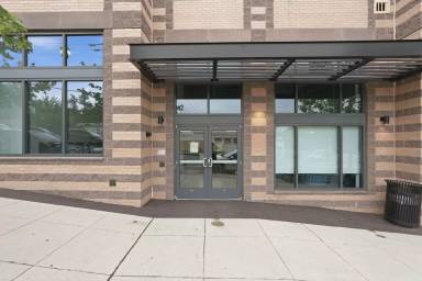 Main picture of 989 S Buchanan St