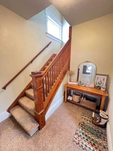 Main picture of 305 38th Ave E