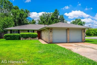 Main picture of 809 Kelly Park Rd