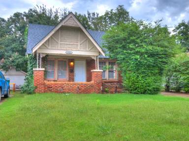 Main picture of 1720 N Jordan Ave