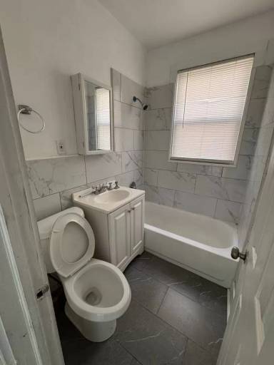 Main picture of 301-303 Dover St