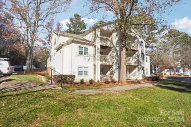 Main picture of 1032 Churchill Downs Ct