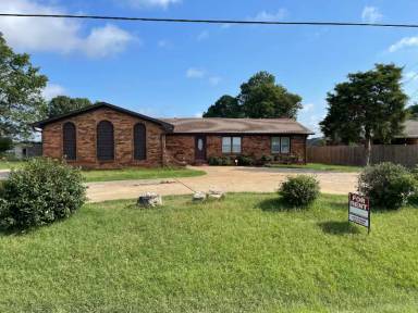 Main picture of 4904 E Highland Dr