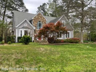 Main picture of 100 Halpen Dr