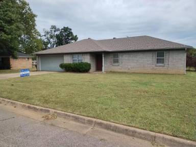 Main picture of 7805 Meadow Dr