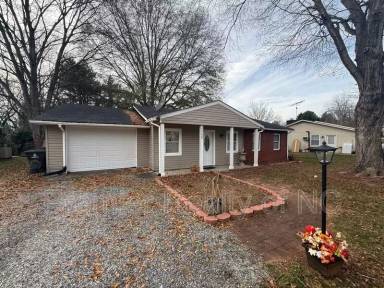 Main picture of 2906 Navajo Ave