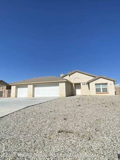 Main picture of 8616 Dumosa Ave