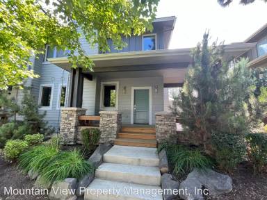 Main picture of 1595 NW Milwaukee Ave