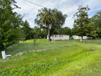 Main picture of 14731 Trigonia St