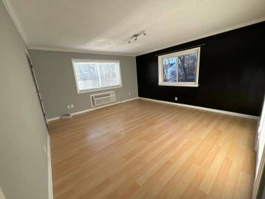 Main picture of 1047 W Academy St