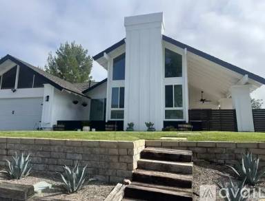 Main picture of 25450 Avenida Escalera
