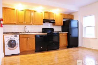 Main picture of 812 Congress St