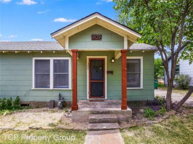 Main picture of 909 E 53rd 1/2 St