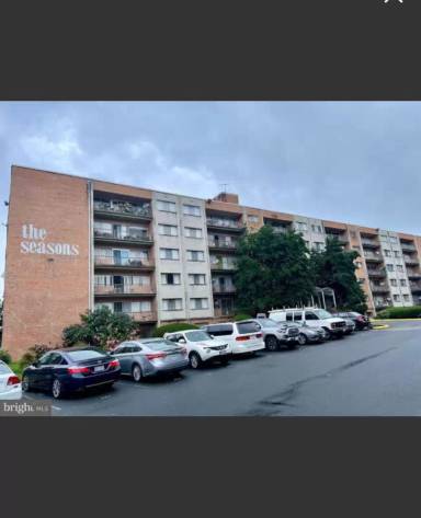Main picture of 5851 Quantrell Ave