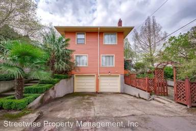 Main picture of 2723 NE Schuyler St