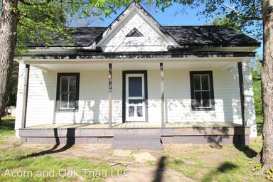 Main picture of 521 E 1st Street Ext