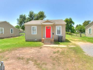 Main picture of 4007 N Rockwell Ave