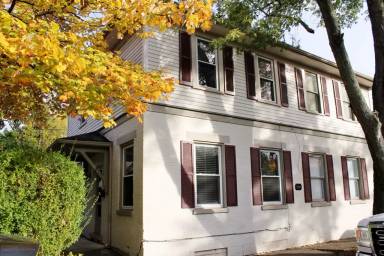 Main picture of 215 S 3rd St