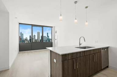Main picture of 899 S Michigan Ave