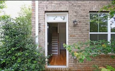 Main picture of 862 Estes St