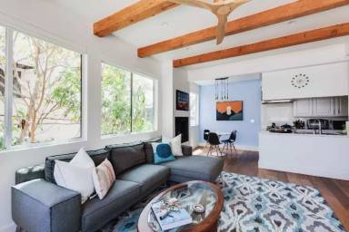 Main picture of 100 S Venice Blvd