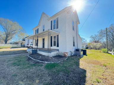 Main picture of 102 Saint Charles Ave NE