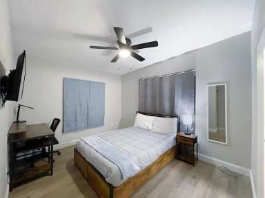 Main picture of 321 E 4th St