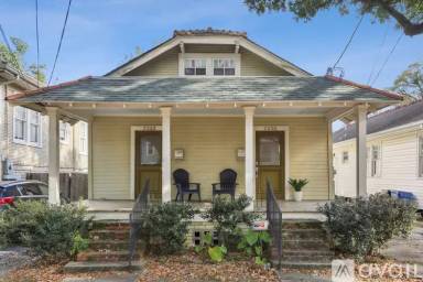 Main picture of 2433 Palmer Ave