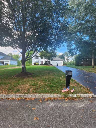 Main picture of 33 Cottonwood Dr